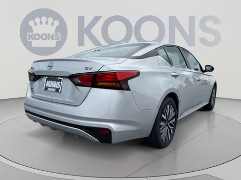 Used 2024 Nissan Altima 2.5 SV FWD image 7