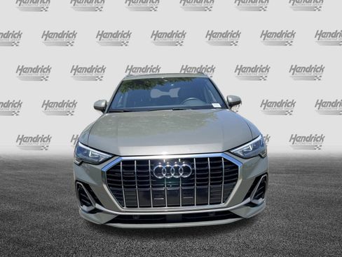 Used 2020 Audi Q3 2.0T Premium w/ Convenience Package AWD/4WD image 3