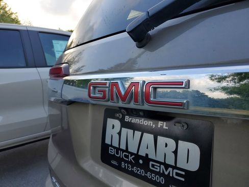 Used 2023 GMC Acadia Denali w/ Denali Technology Package FWD image 6