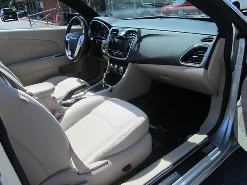 Used 2011 Chrysler 200 Touring FWD image 24