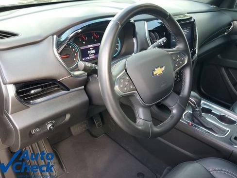 Used 2023 Chevrolet Traverse LT w/ Rear Camera Mirror Package FWD image 19