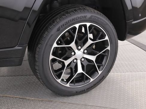 Used 2025 Jeep Grand Cherokee Summit AWD/4WD image 14