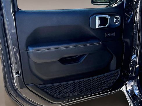 Used 2020 Jeep Wrangler Unlimited Sahara image 20