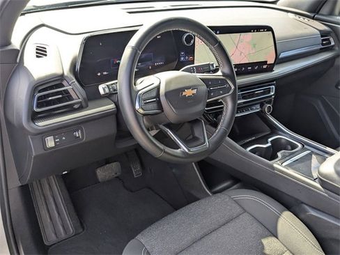 Used 2024 Chevrolet Traverse LT image 17