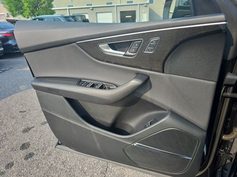 Used 2019 Audi Q8 Premium Plus w/ Premium Plus AWD/4WD image 23