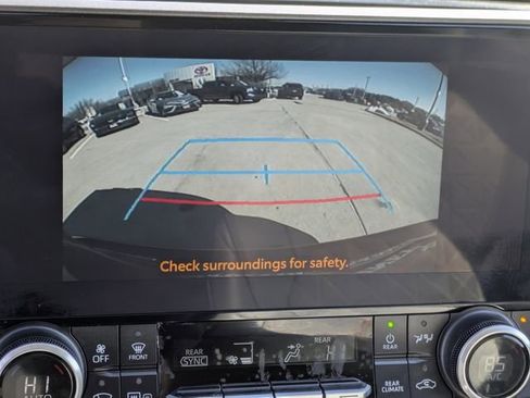 Used 2023 Toyota Highlander Bronze Edition image 18