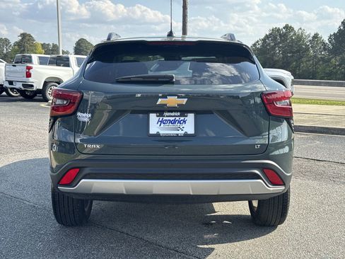 Used 2025 Chevrolet Trax LT w/ Driver Confidence Package image 9