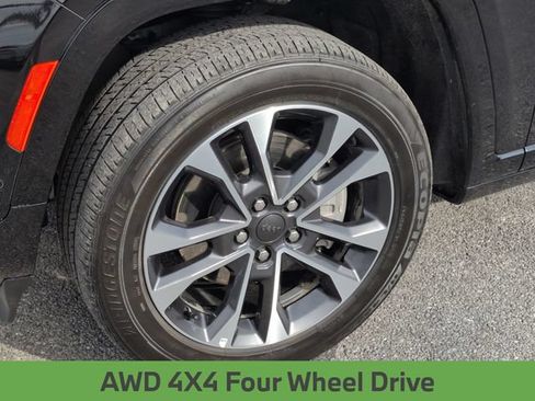 Used 2025 Jeep Grand Cherokee L Overland w/ Luxury Tech Group IV AWD/4WD image 12