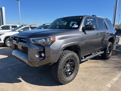 Used 2022 Toyota 4Runner SR5 Premium image 1