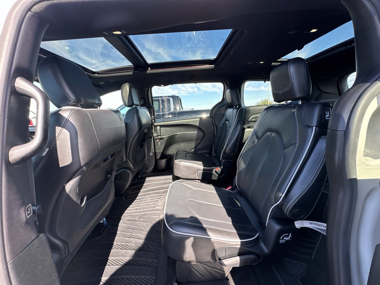Used 2019 Chrysler Pacifica Limited FWD image 21