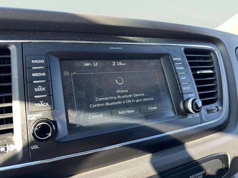 Used 2017 Kia Sedona LX w/ LX Essentials Premium Package FWD image 36