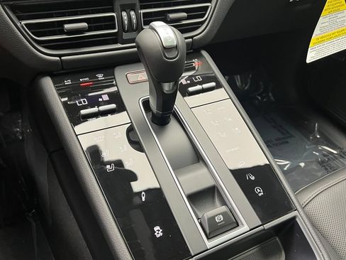 Used 2026 Porsche Macan AWD/4WD image 11