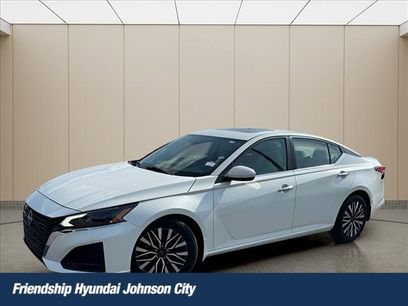 Used 2023 Nissan Altima 2.5 SV w/ SV Premium Package