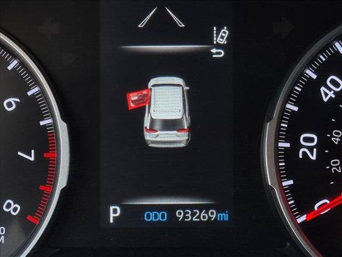 Used 2021 Toyota RAV4 LE AWD/4WD image 16