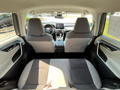 Used 2022 Toyota RAV4 XLE w/ Carpet Mat Package (TMS) image 36