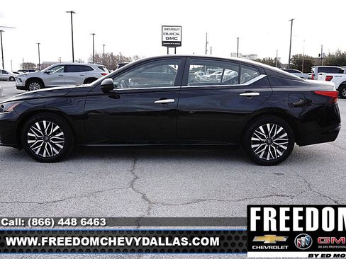 Used 2025 Nissan Altima 2.5 SV image 4