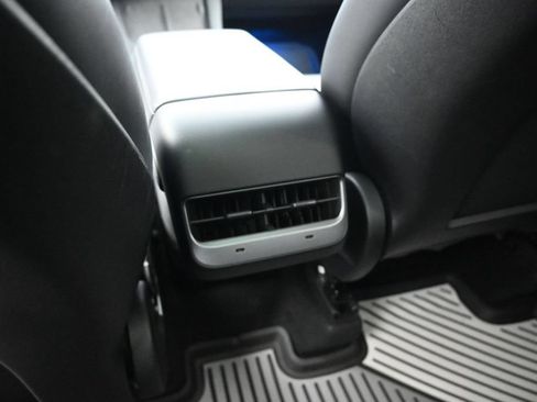 Used 2023 Tesla Model Y Long Range AWD/4WD image 17