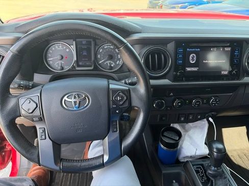 Used 2019 Toyota Tacoma TRD Off-Road AWD/4WD image 6