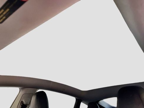 Used 2021 Tesla Model Y Long Range AWD/4WD image 21