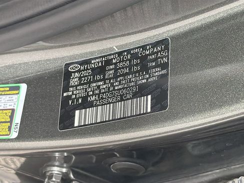 Used 2025 Hyundai Elantra Limited FWD image 35
