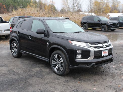 Used 2023 Mitsubishi Outlander Sport ES image 3