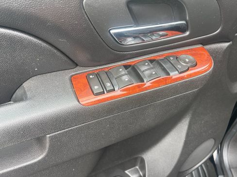 Used 2011 Chevrolet Avalanche LS w/ Convenience Package AWD/4WD image 18