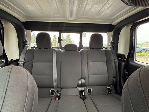 Used 2023 Jeep Gladiator Sport AWD/4WD image 27