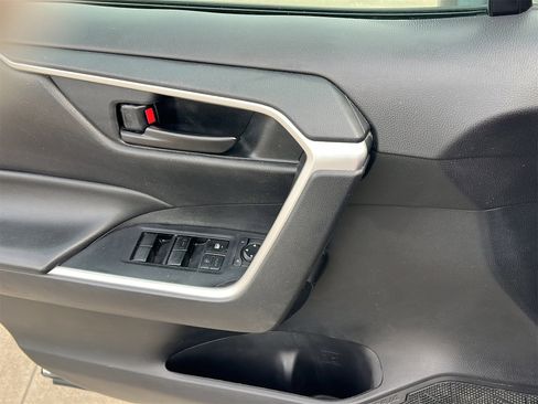 Used 2020 Toyota RAV4 LE image 23