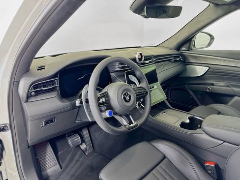 Used 2025 Maserati Grecale GT AWD/4WD image 11