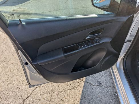 Used 2016 Chevrolet Cruze LT image 11