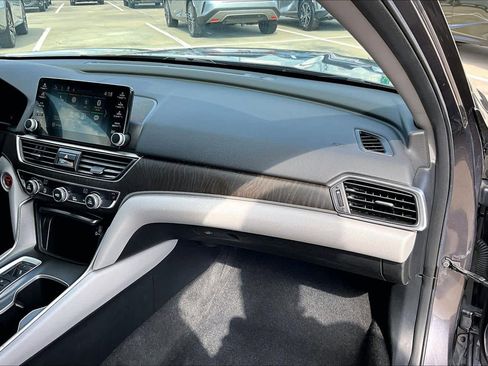 Used 2019 Honda Accord EX image 18