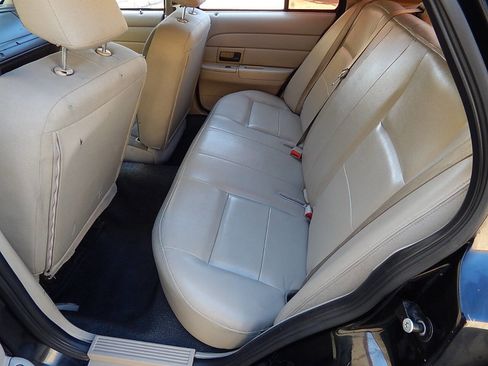 Used 2007 Ford Crown Victoria Police Interceptor image 17