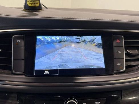 Used 2023 Buick Enclave Essence image 19