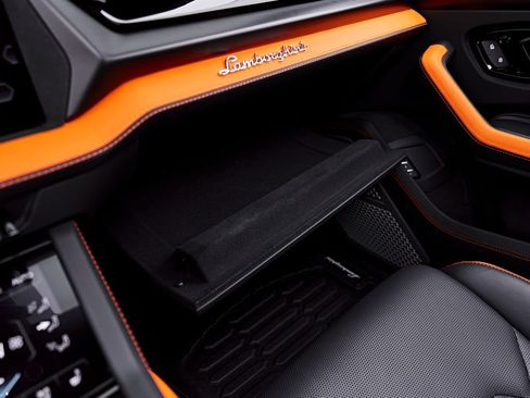 Used 2025 Lamborghini Urus Performante AWD/4WD image 99