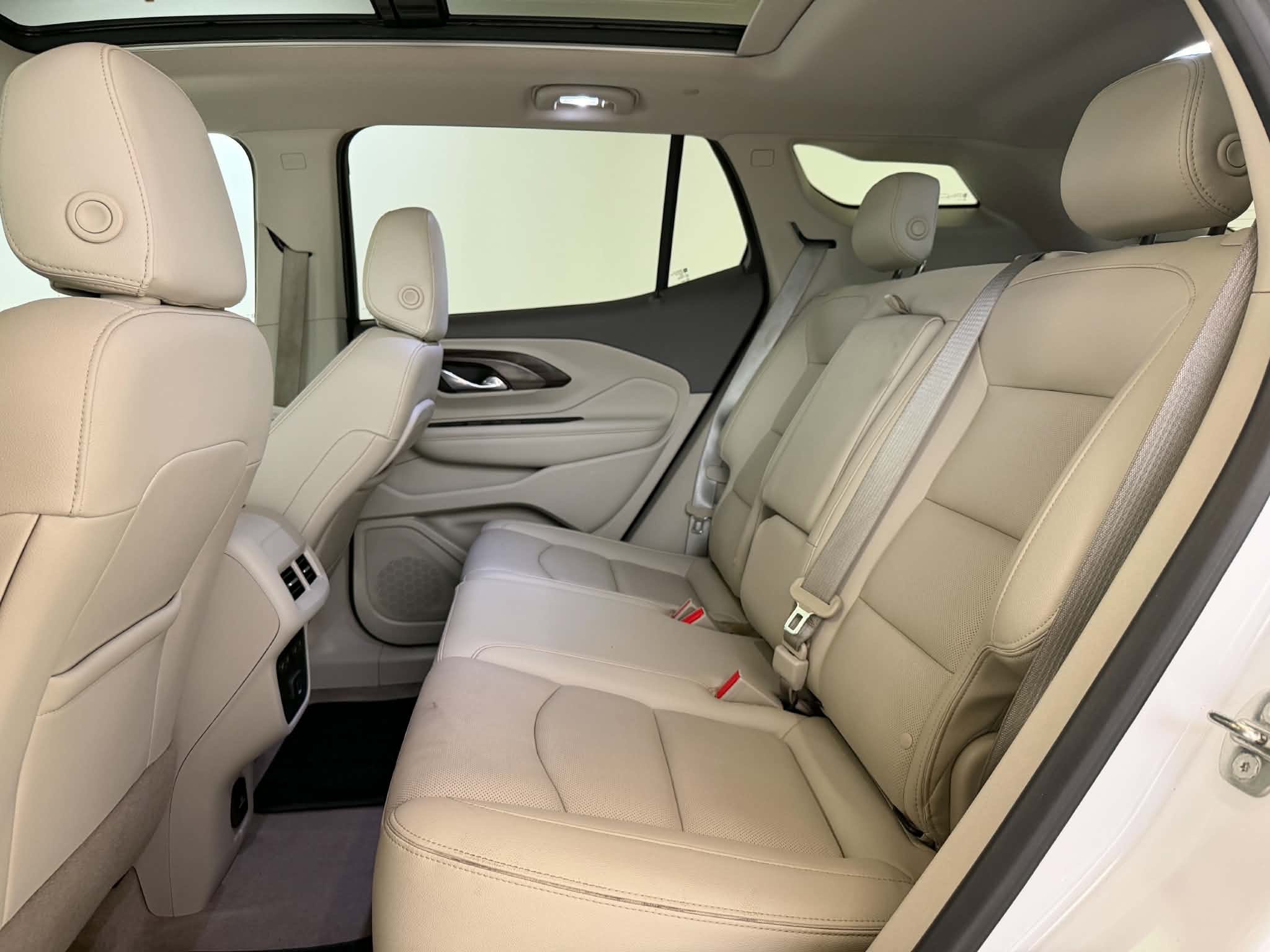 Used 2018 GMC Terrain Denali w/ Advanced Safety Package FWD image 12