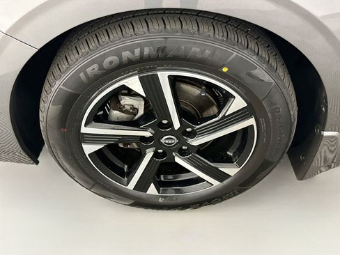 Used 2024 Nissan Sentra SV FWD image 11