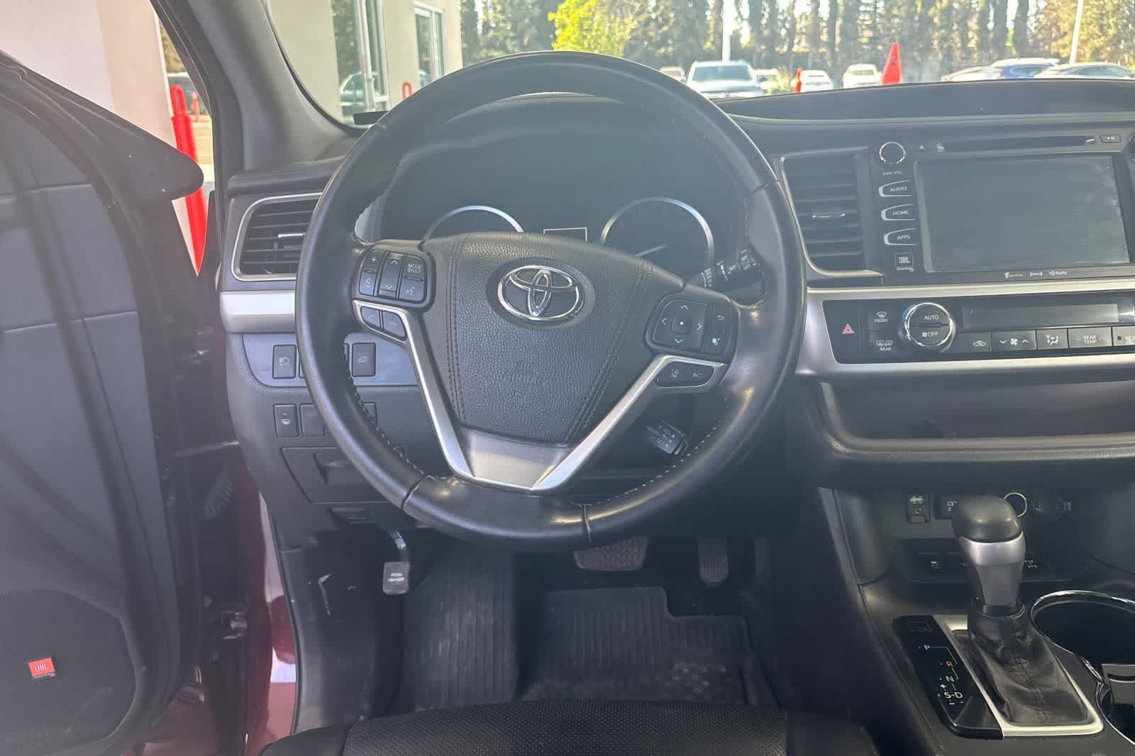 Used 2018 Toyota Highlander Limited AWD/4WD image 16