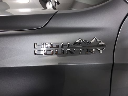 New 2026 Chevrolet Suburban High Country w/ Sun And Tow Package image 6