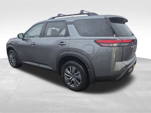 Used 2024 Nissan Pathfinder SV image 6