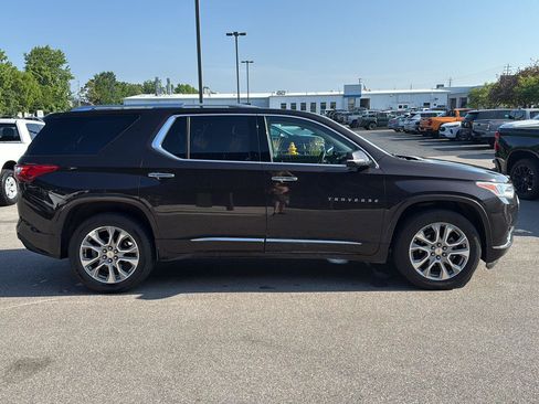 Used 2018 Chevrolet Traverse Premier w/ Driver Confidence II Package FWD image 2