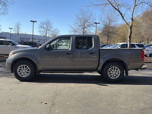 Used 2021 Nissan Frontier SV image 2