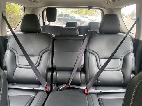 Used 2025 Nissan Armada SV image 24