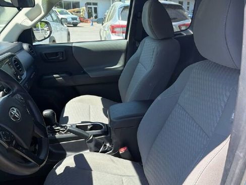 Used 2022 Toyota Tacoma SR w/ SR Convenience Package AWD/4WD image 9