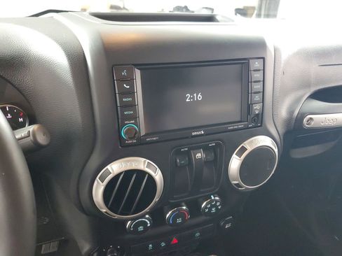 Used 2017 Jeep Wrangler Sahara w/ Connectivity Group image 15