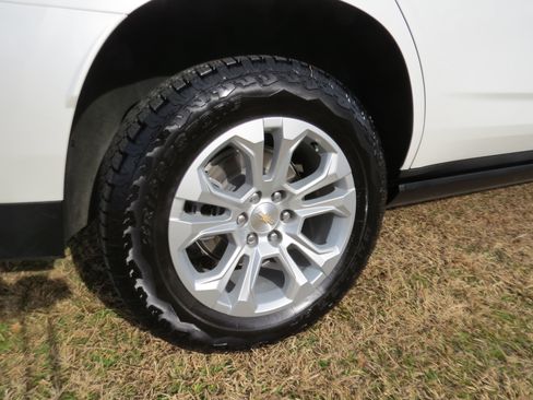 Certified 2024 Chevrolet Tahoe Premier w/ Premium Package 2 image 12