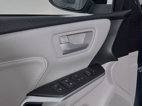 Used 2017 Toyota Camry XLE image 17