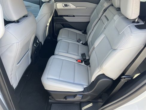 New 2025 Ford Explorer Active w/ Active Comfort Package image 19