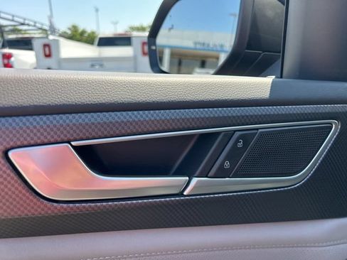 Used 2025 Volkswagen Atlas Peak Edition SE AWD/4WD image 11