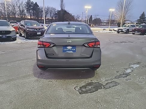 Used 2023 Nissan Versa SV image 4