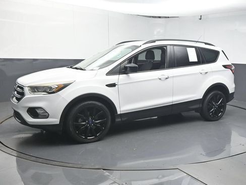 Used 2017 Ford Escape SE w/ Equipment Group 201A FWD image 4